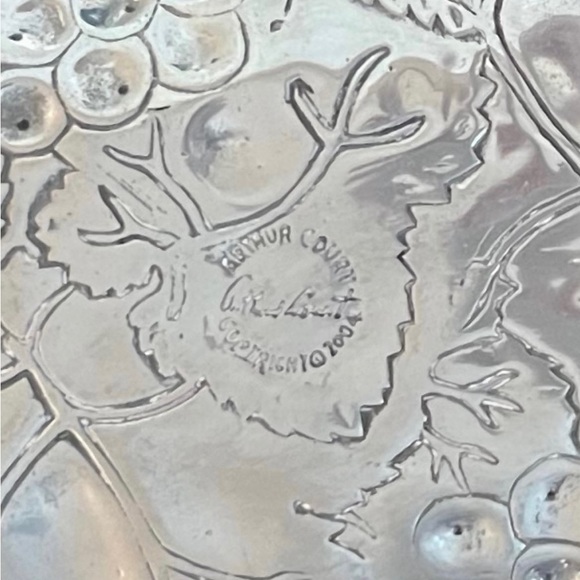 ARTHUR Court 2004 Grape Leaf Handled Platter - Picture 3 of 3